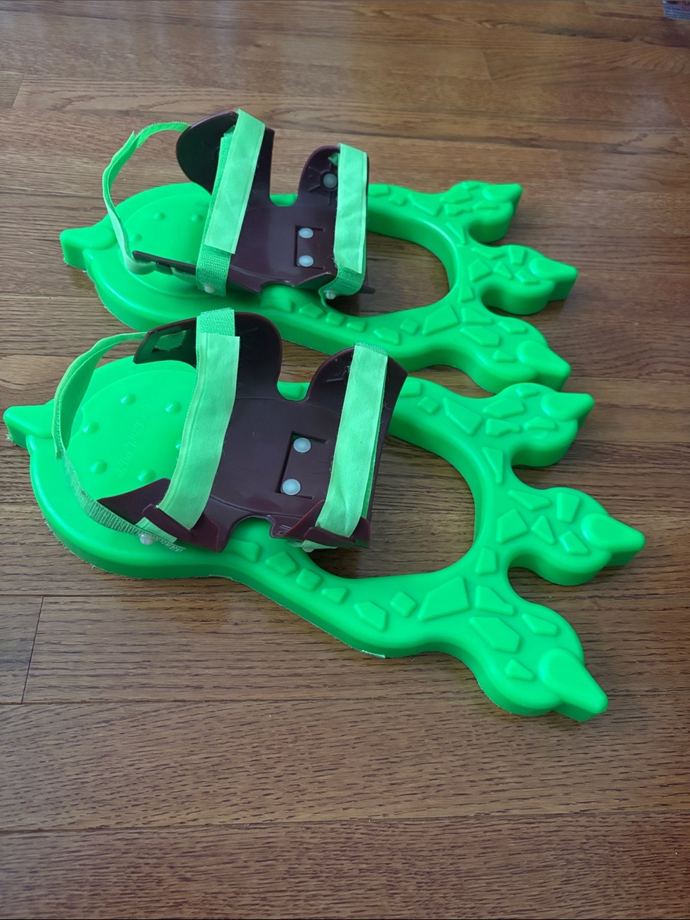 Sport Fun Kids Velcro Strap on Monster Dinosaur Feet Costume or Play - Picture 2 of 13